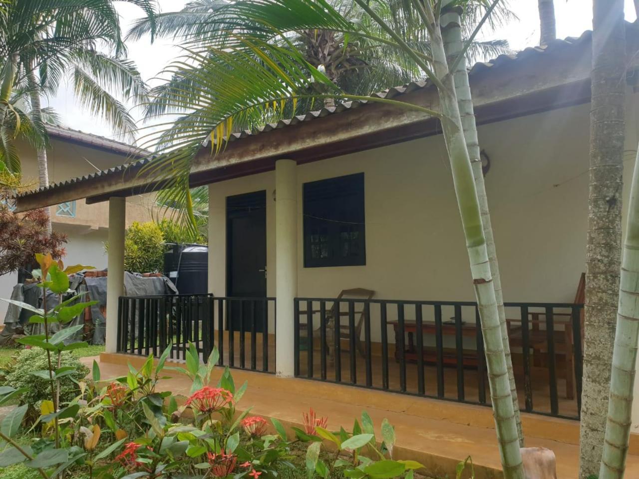Beach Lagoon Guesthouse แทนกาลเล ภายนอก รูปภาพ