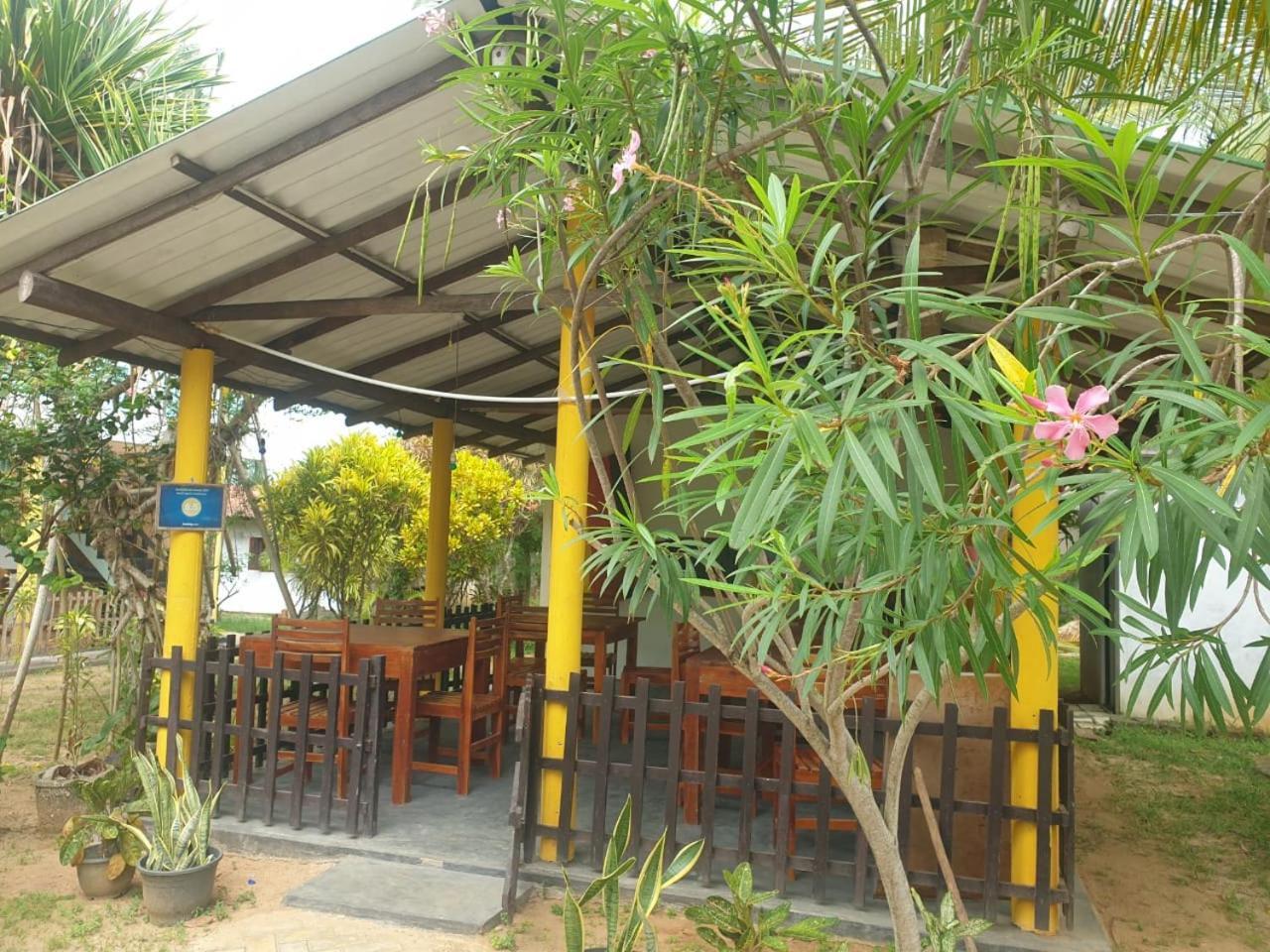 Beach Lagoon Guesthouse แทนกาลเล ภายนอก รูปภาพ