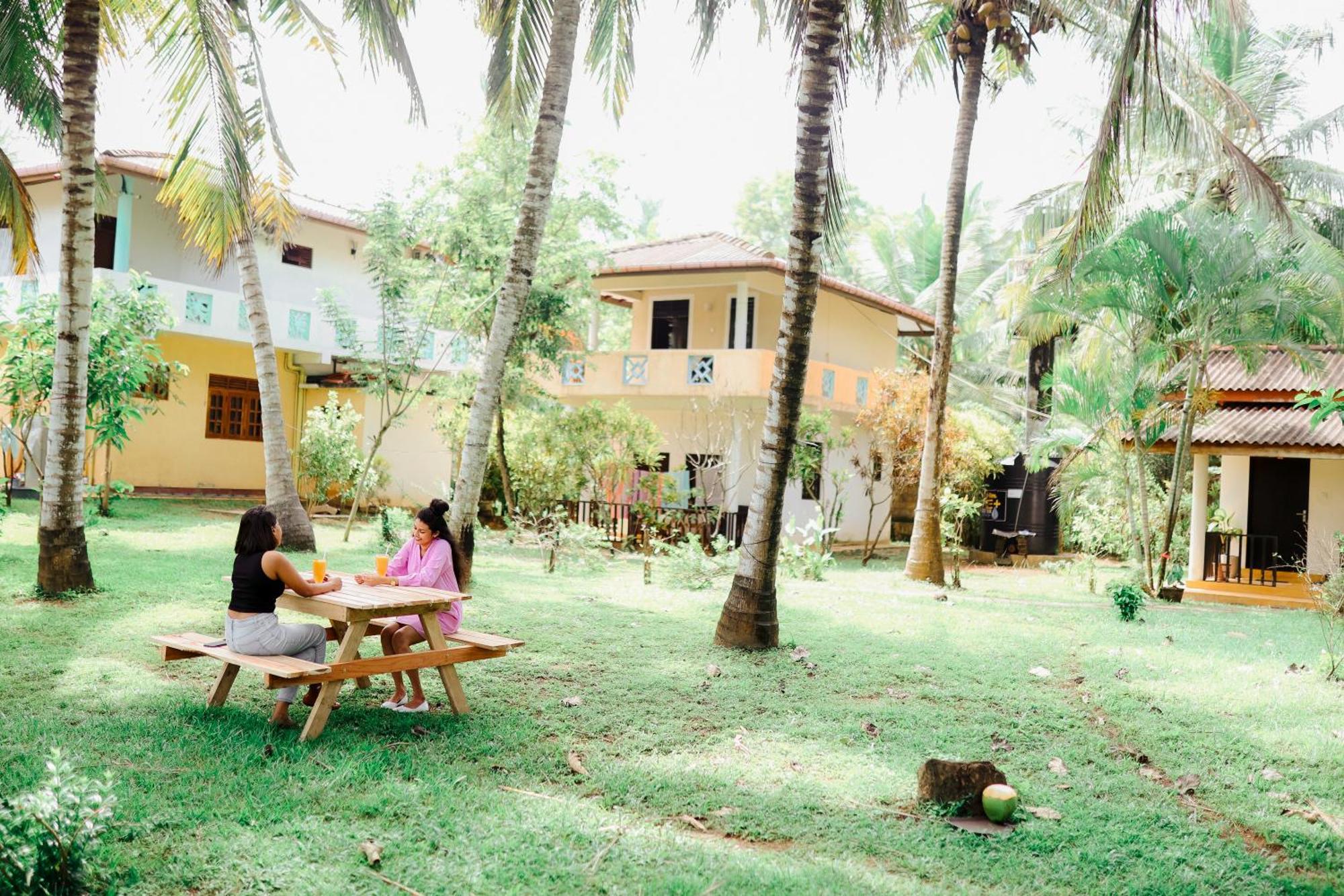 Beach Lagoon Guesthouse แทนกาลเล ภายนอก รูปภาพ