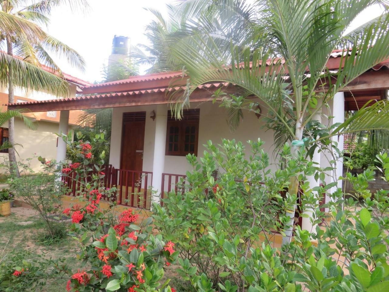 Beach Lagoon Guesthouse แทนกาลเล ภายนอก รูปภาพ